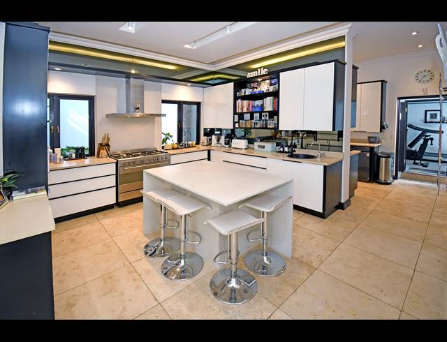 4 BEDROOM HOUSE FOR SALE IN HOUGHTON ESTATE